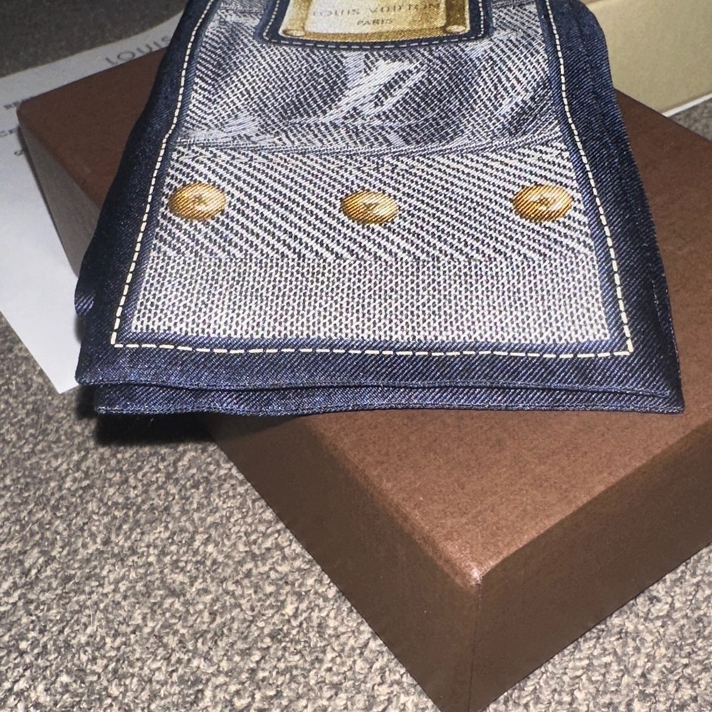 LOUIS VUITTON ❤️ M72558 Bandeau Monogram Marine Blue Denim Silk Scarf - Picture 5 of 10